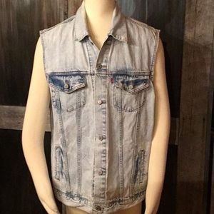 Men’s Levi’s Distressed Denim Trucker Vest XXL